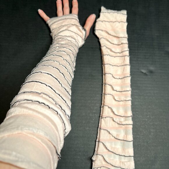 Cream Mummy Arm Warmers Womens Bandage Ruffle Gloves Ghost Halloween Costume New - Picture 3 of 6